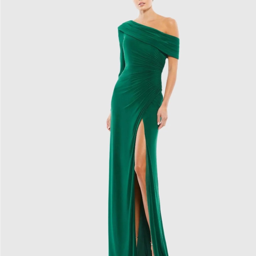 Chic One-Shoulder Green Evening Gown
